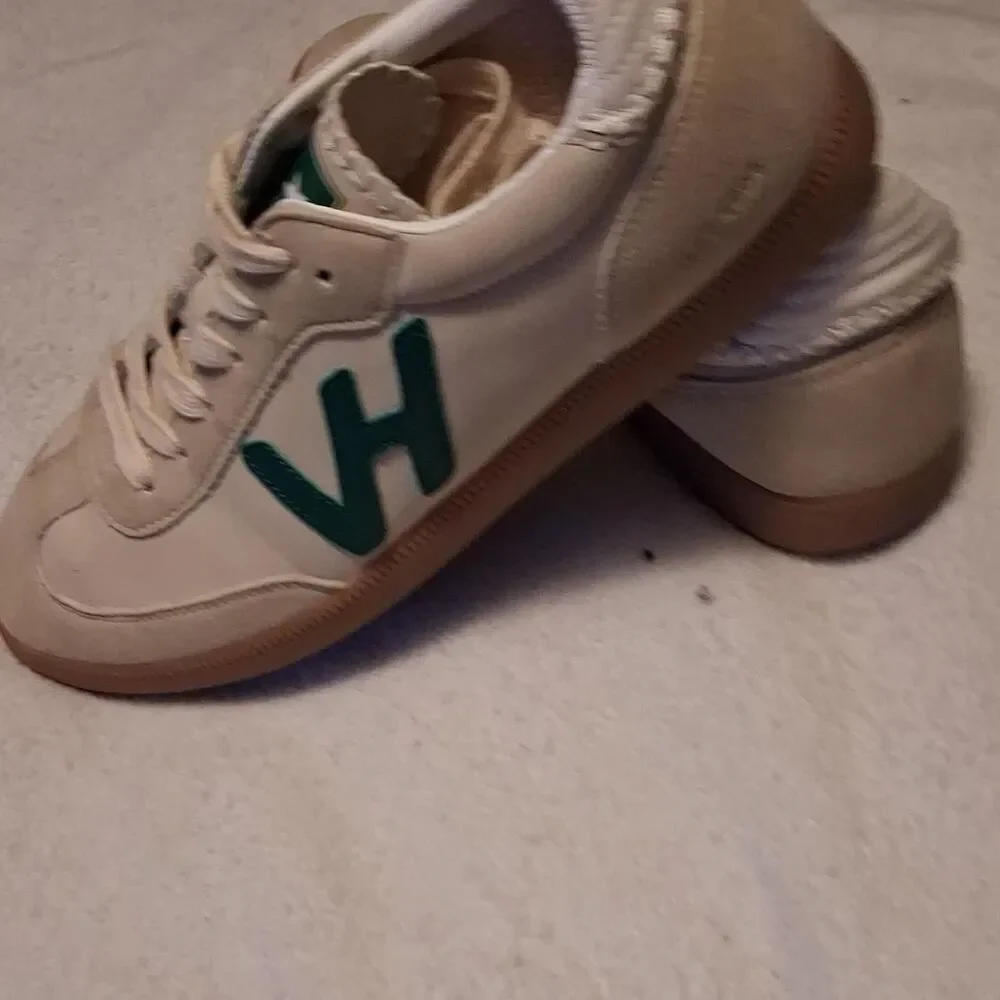 Havana-co Women's Cream and Tan Trainers